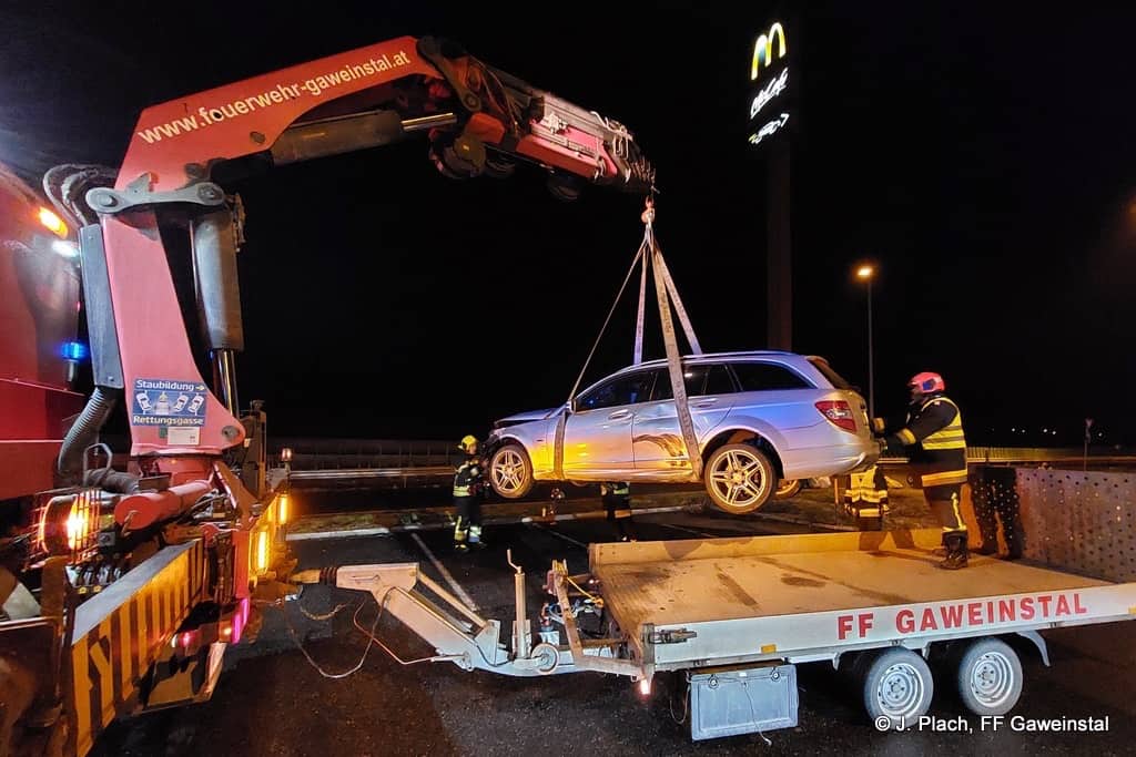 FF Gaweinstal: Verkehrsunfall mit zwei Pkws auf der A5