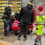Abgestürzter Bauarbeiter – Feuerwehr unterstützt Rotes Kreuz
