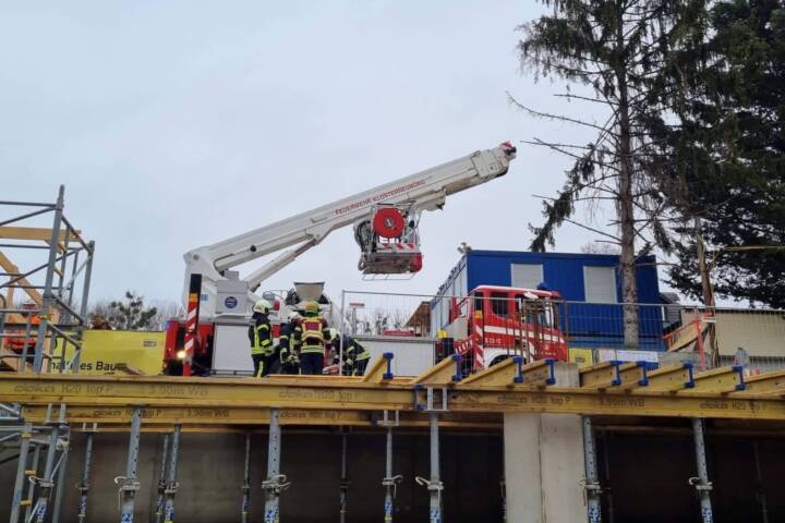 FF Klosterneuburg: Abgestürzter Bauarbeiter