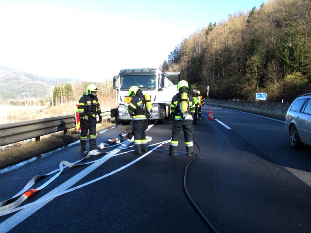FF Leoben-Stadt: LKW Brand auf S6 Fahrtrichtung Klagenfurt