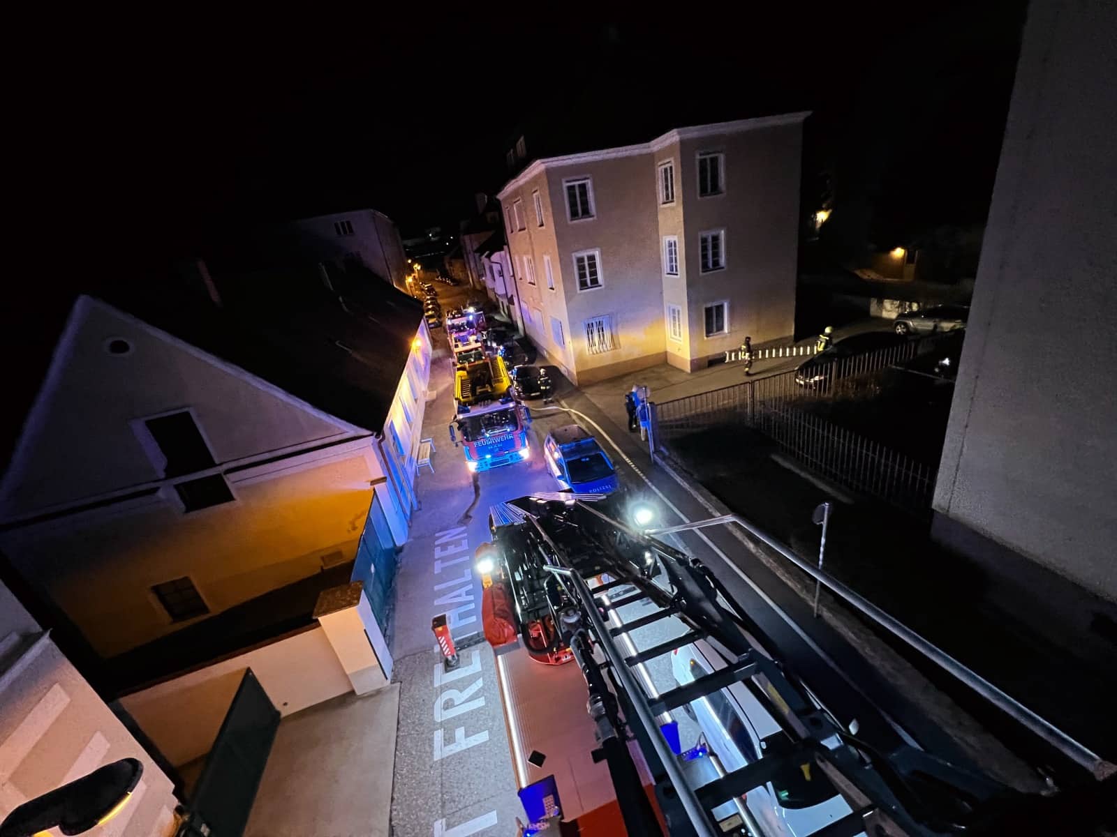 FF Krems: Nächtlicher Brand in leerstehender Wohnung