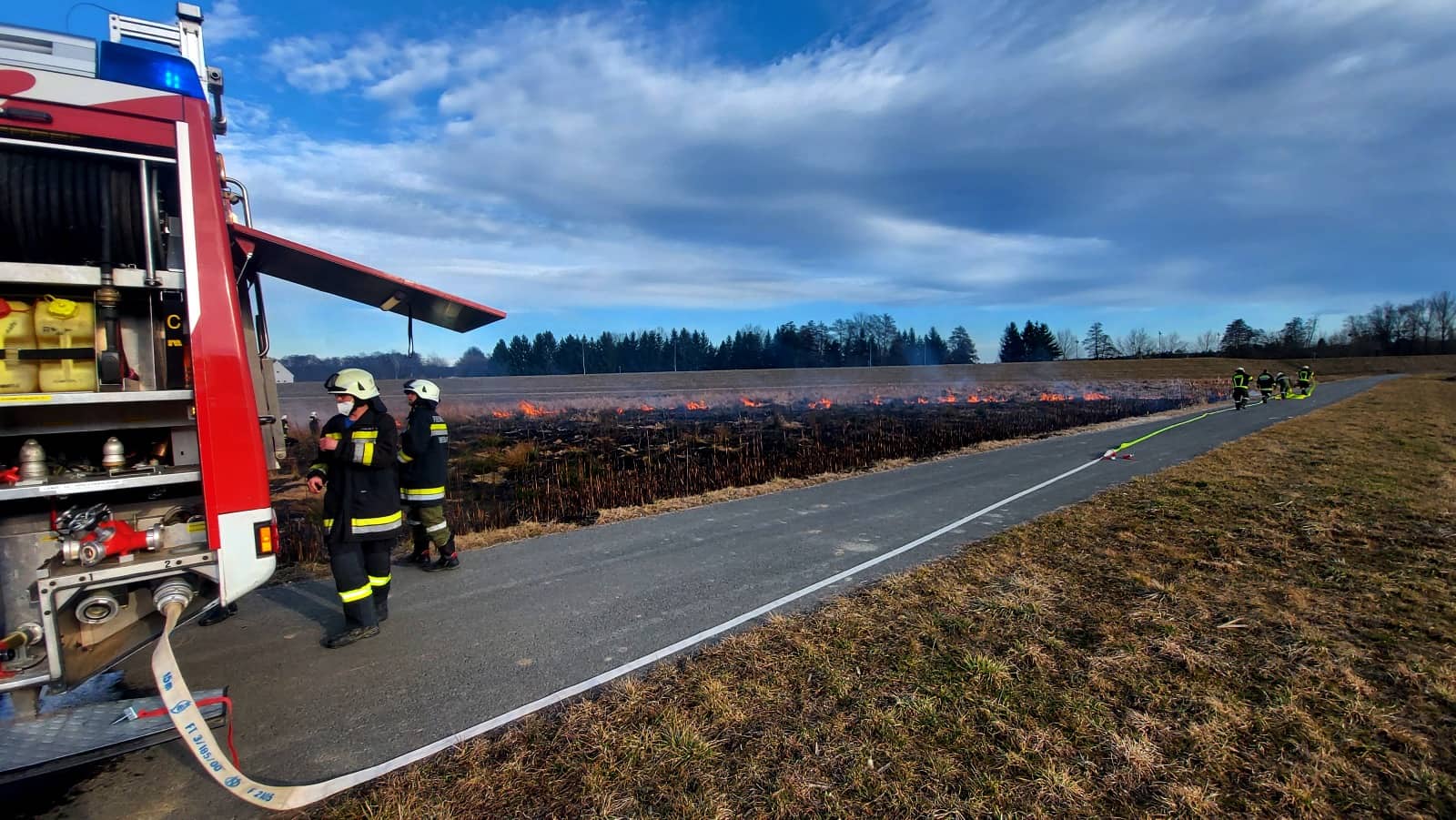BFKDO Jennersdorf: Flurbrand beim Freizeitzentrum