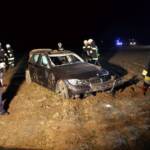 Autofahrer nach Überschlag aus PKW gerettet