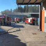 6 Feuerwehren bekämpfen Industriebrand in Aich