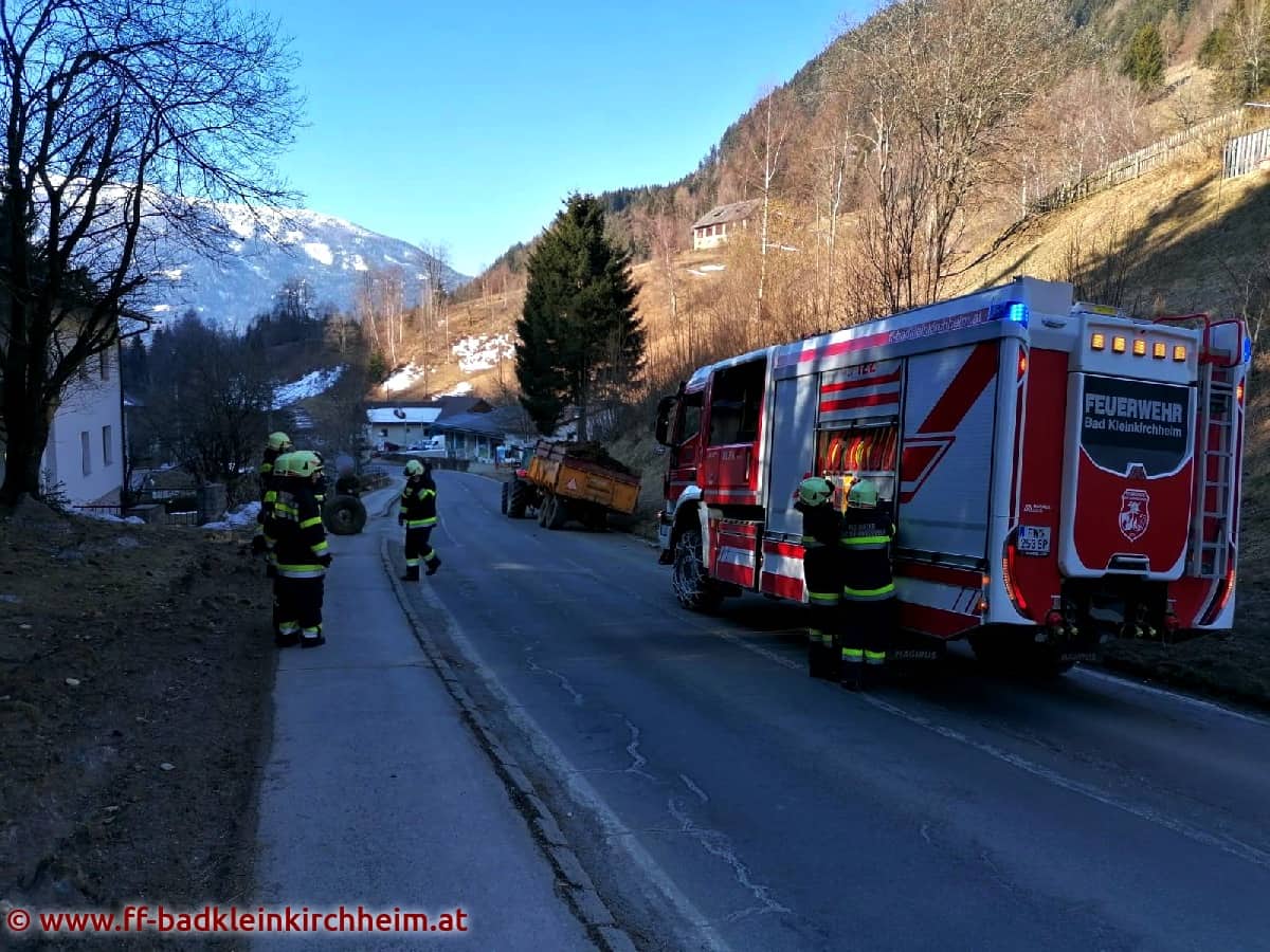 AFK Millstatt-Radenthein: Traktoranhänger verlor Reifen