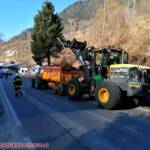 Traktoranhänger verlor Reifen