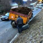 Traktoranhänger verlor Reifen