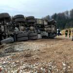 LKW umgestürzt – Person nicht eingeklemmt