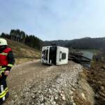 LKW umgestürzt – Person nicht eingeklemmt