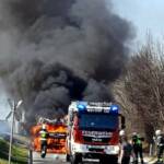 Pritschenwagen in Brand geraten