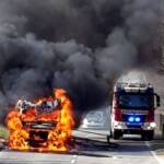 BF Wien: Pritschenwagen in Brand geraten