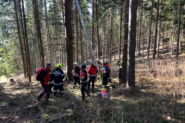 BFV Leoben: Absturz eines Paragleiters in Trofaiach