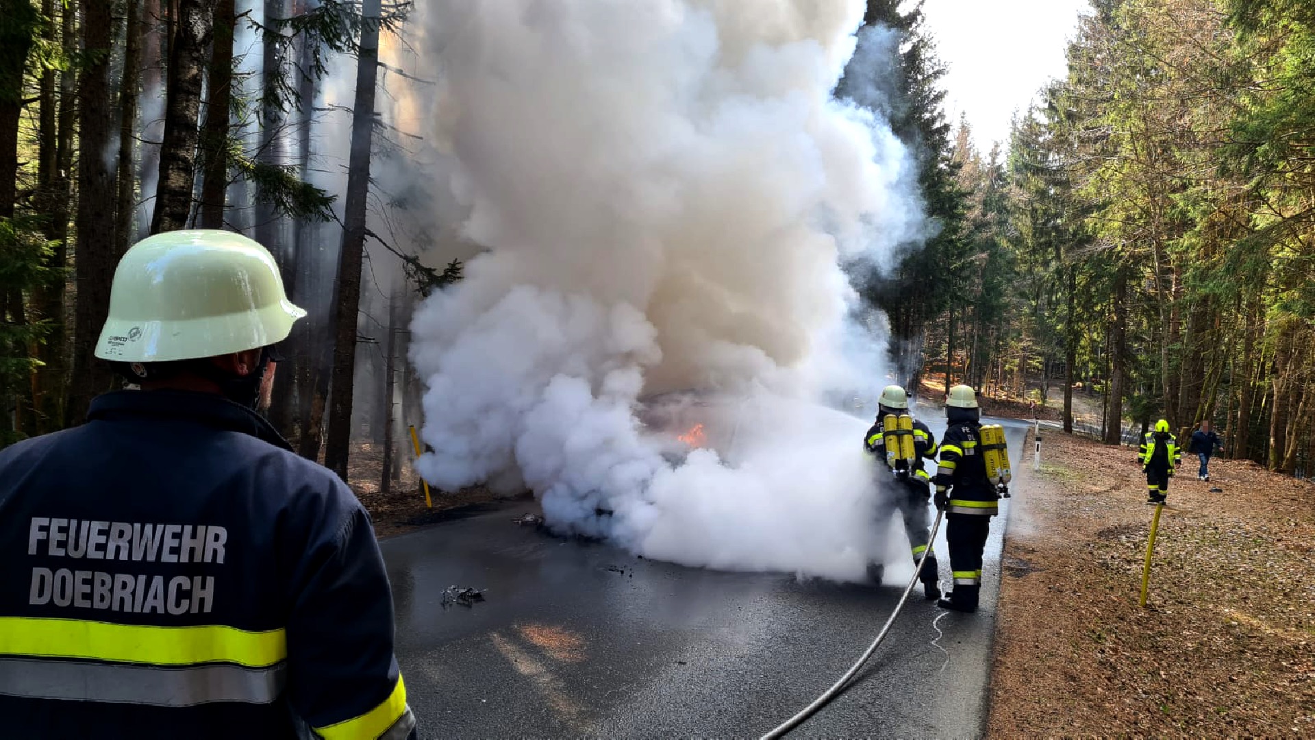 AFK Millstatt-Radenthein: Fahrzeugbrand auf der L40