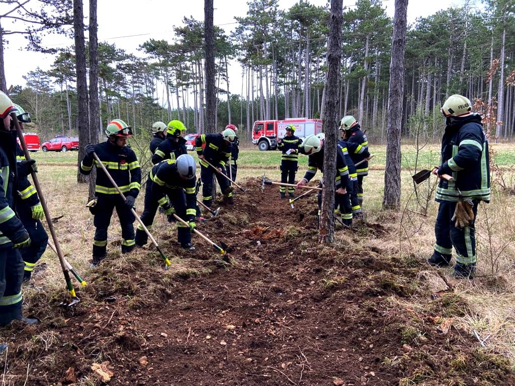 BFKDO Wiener Neustadt: Neu gegründete Waldbrandgruppe