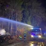 Brand eines Holzlagerplatzes
