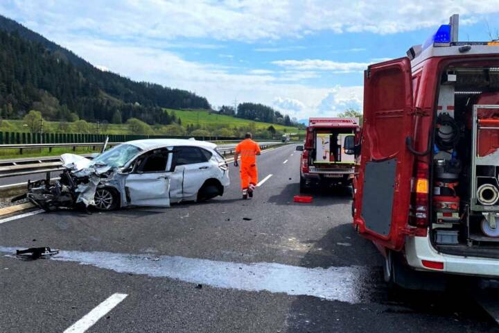 BFV Leoben: Schwerer Verkehrsunfall auf der A9