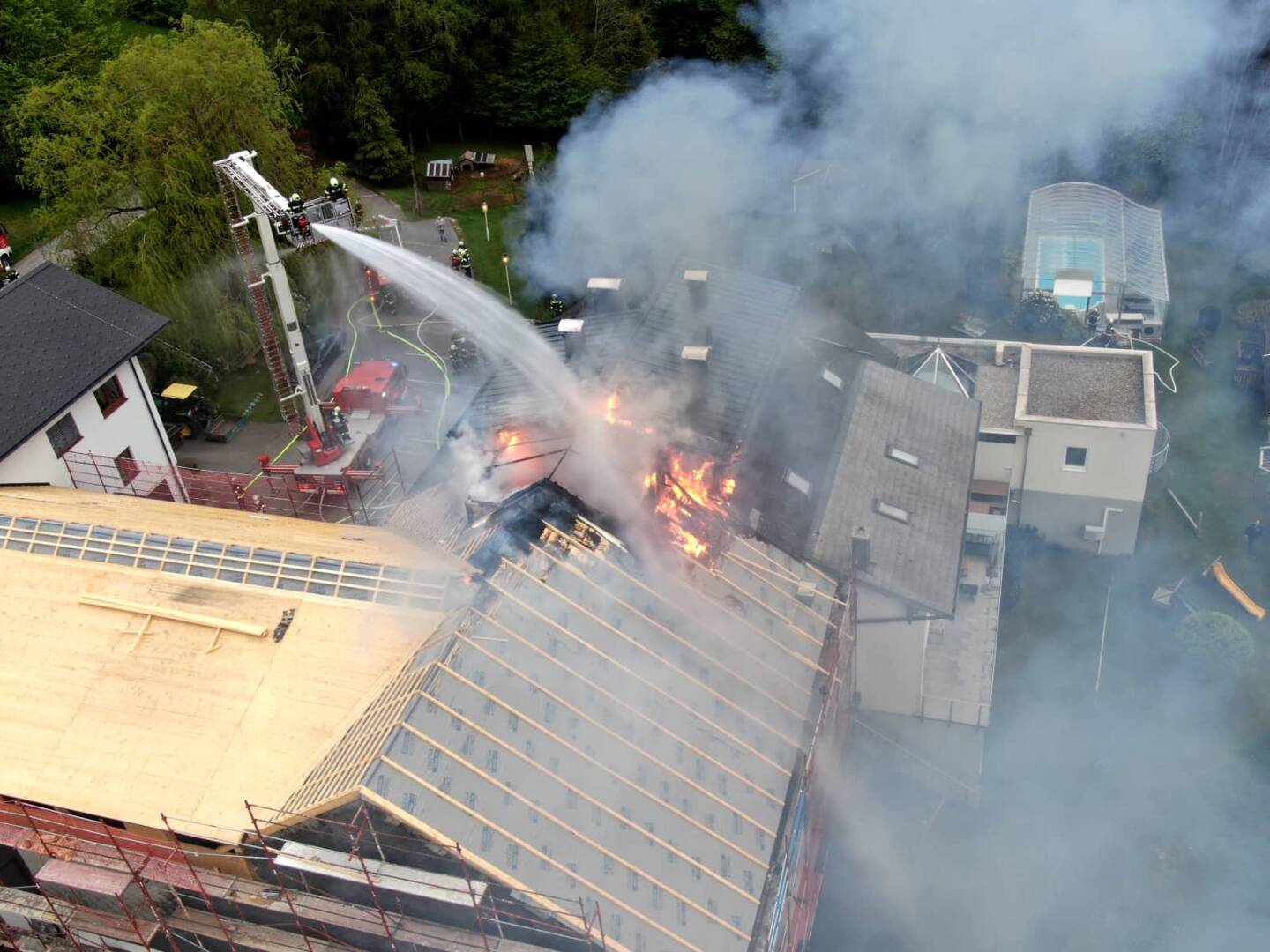AFK Mondsee: Großbrand verhindert und 5 Katzenbabys gerettet