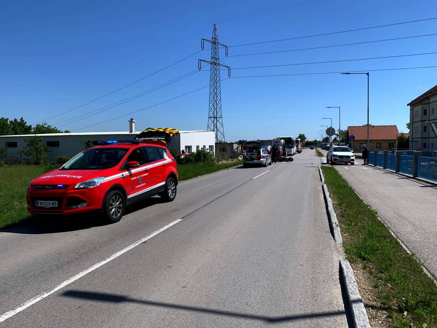 FF Steinabrückl: Schadstoffeinsatz nach Verkehrsunfall