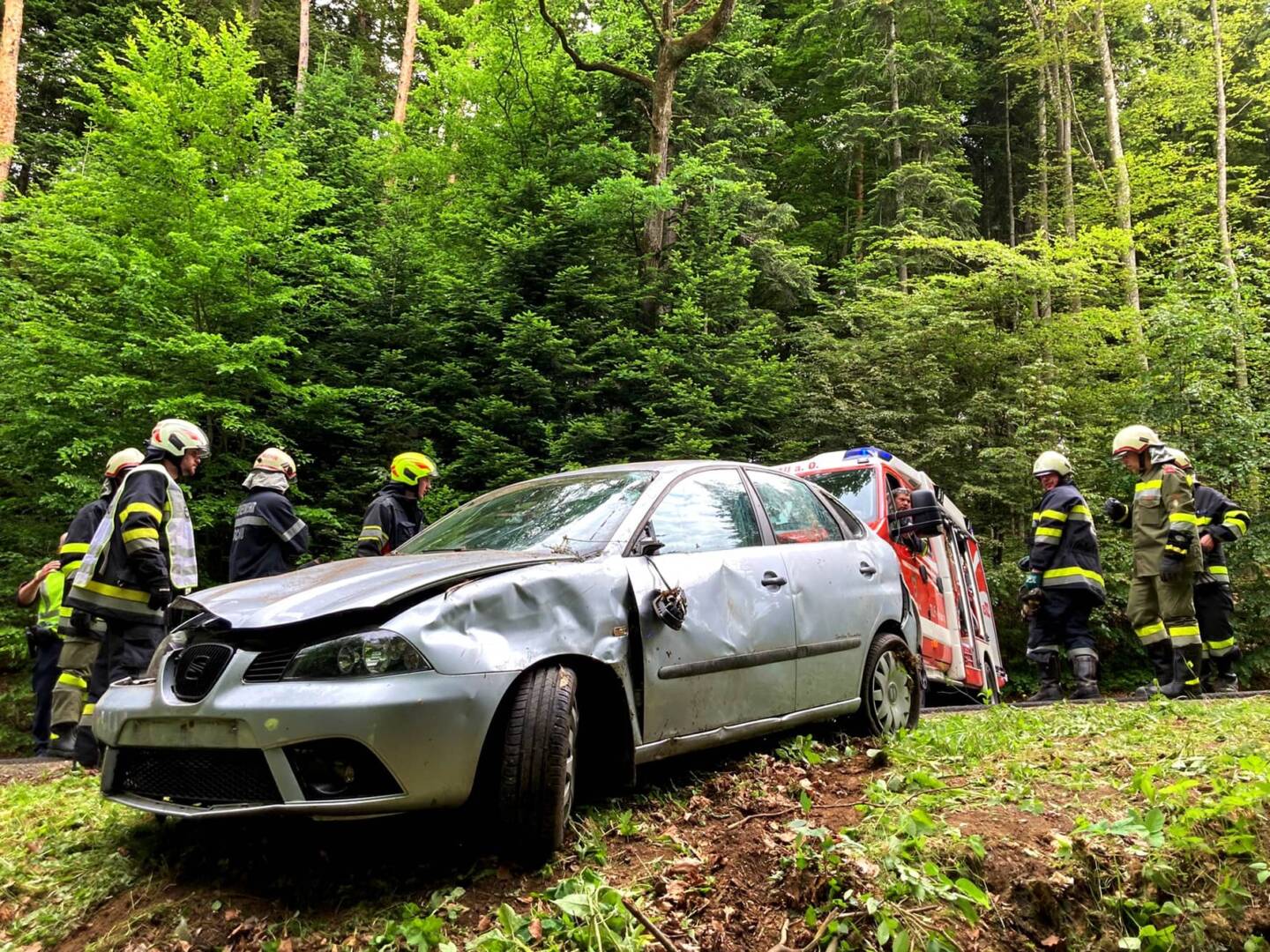 BFV Feldbach: Verkehrsunfall mit eingeklemmter Person