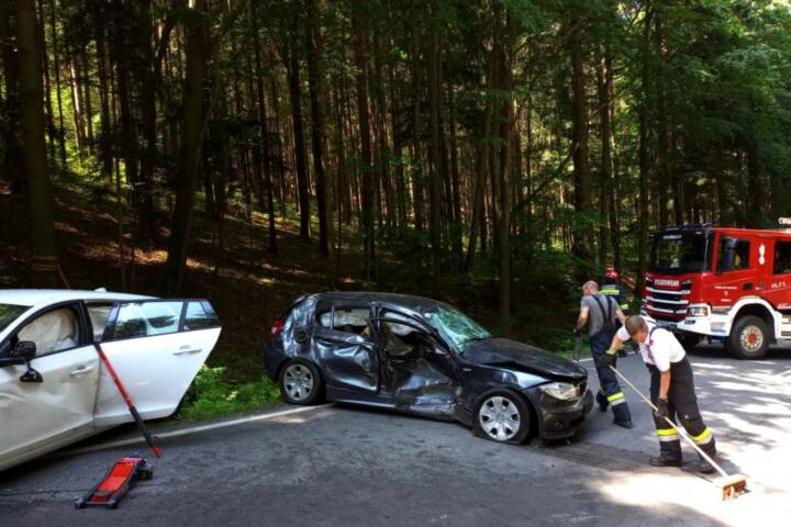 FF Krumbach: Verkehrsunfall auf Hochneukirchenstraße