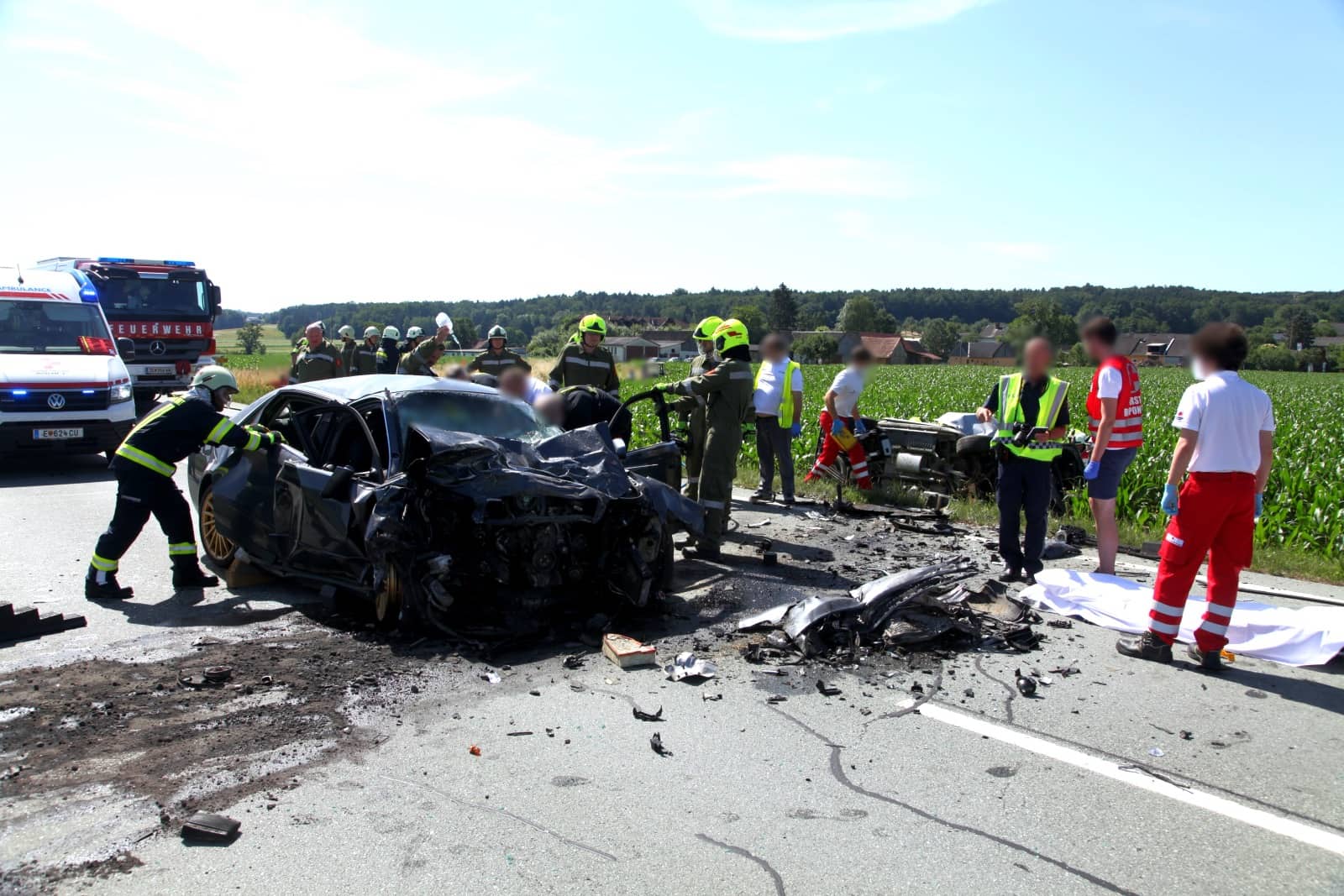 BFKDO Jennersdorf: Zwei Schwerverletzte nach Frontalzusammenstoß