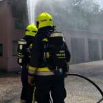 Trafogebäude in Brand