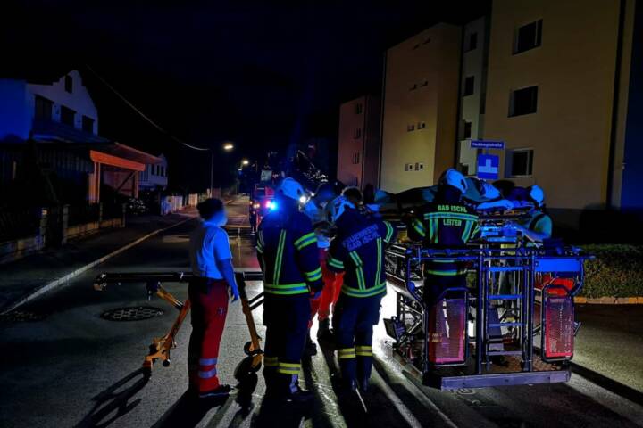 HFW Bad Ischl: Person mit der Drehleiter gerettet