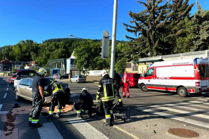 FF Klosterneuburg: Verkehrsunfall auf der B14 Wienerstraße