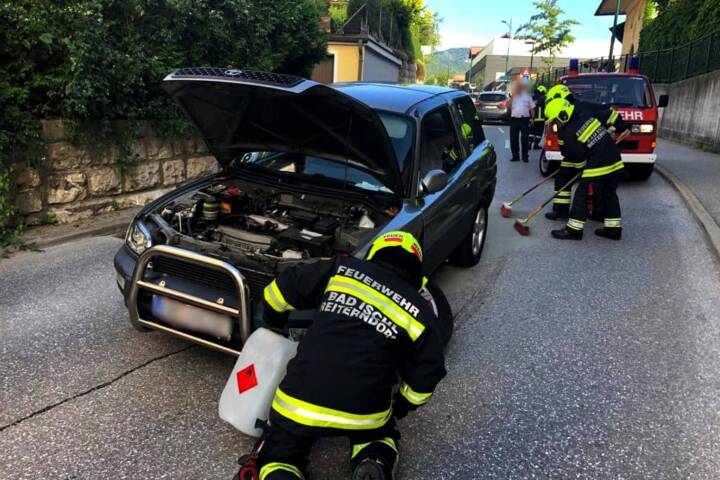 HFW Bad Ischl: Aufräumarbeiten nach Verkehrsunfall