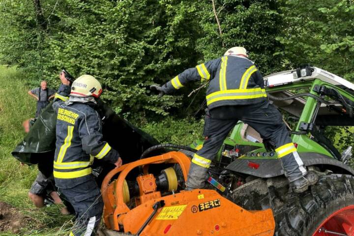 AFKDO Mondsee: Traktorlenker tödlich verletzt
