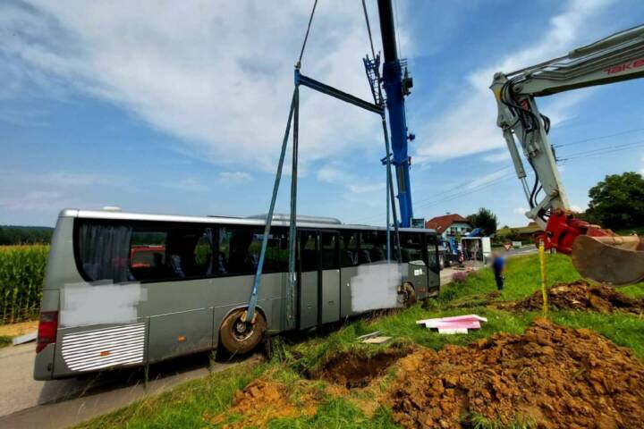 BFV Deutschlandsberg: Sieben Personen in Bus eingeschlossen