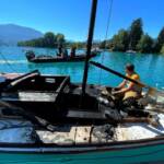 Segelboot brennt mitten am See