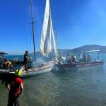 Segelboot brennt mitten am See