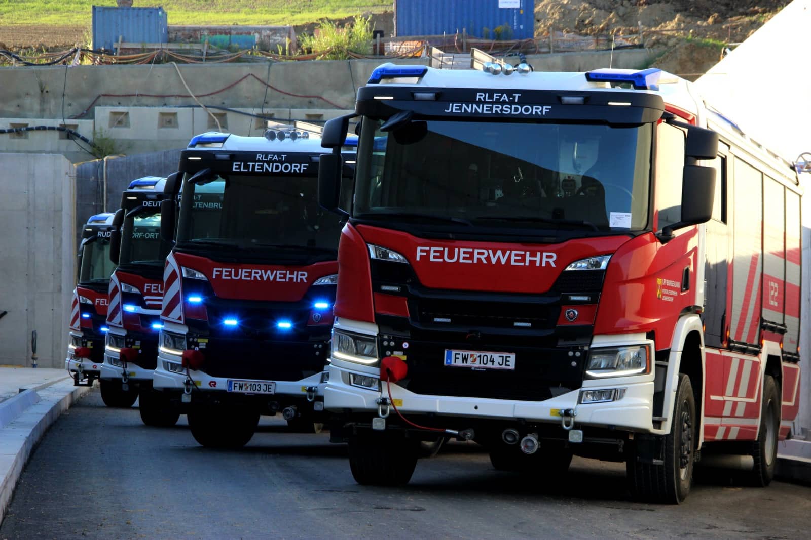 BFK Jennersdorf: Alle vier Tunnelrüstlöschfahrzeuge angekommen