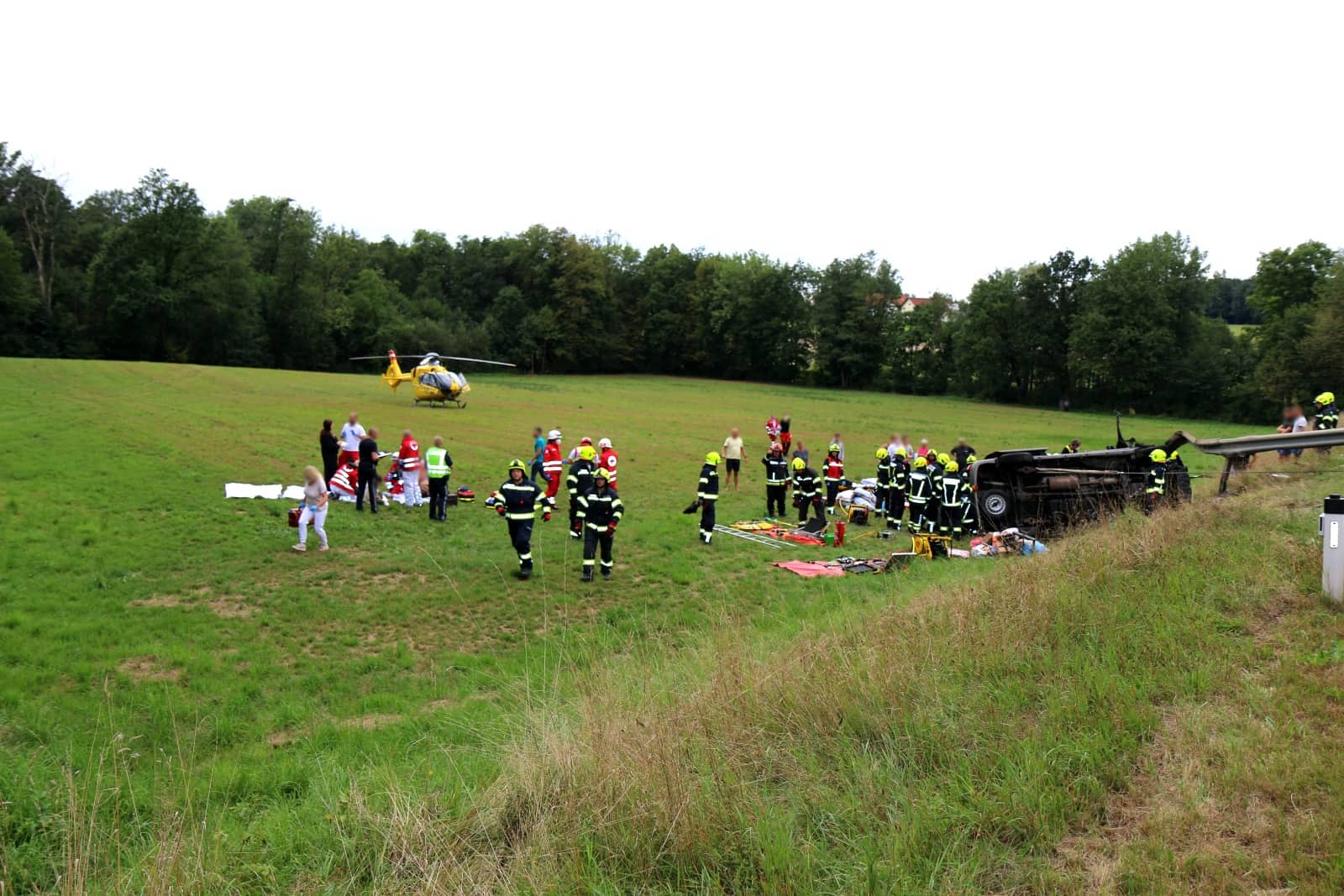 FF Andorf: Schwerer Verkehrsunfall mit eingeklemmter Person