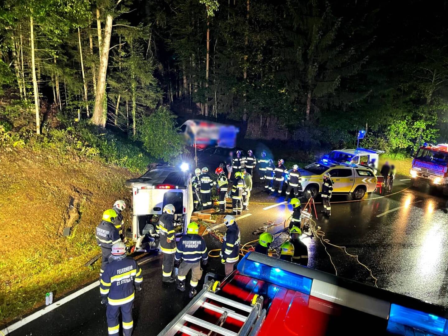 BFV Deutschlandsberg: Schwerer Verkehrsunfall mit Kleinbus