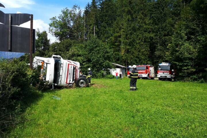 HFW Bad Ischl: Schwerer Verkehrsunfall mit Lastkraftwagen