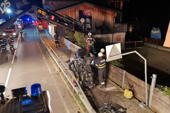 FW Bad Ischl: Verkehrsunfall in St. Wolfgang