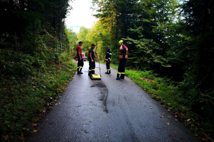 HFW Bad Ischl: Ölspur macht Einsatz von zwei Feuerwehren notwendig
