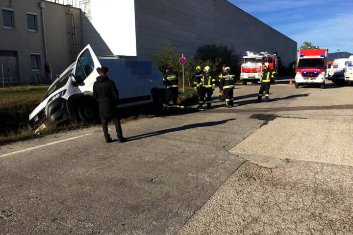 FF Steinabrückl: Bergung eines Transporters