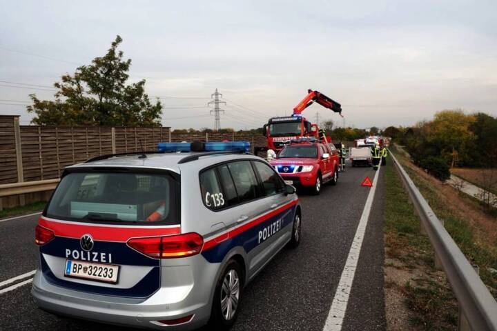 FF Biedermannsdorf: Bergung eines beschädigten Anhängers