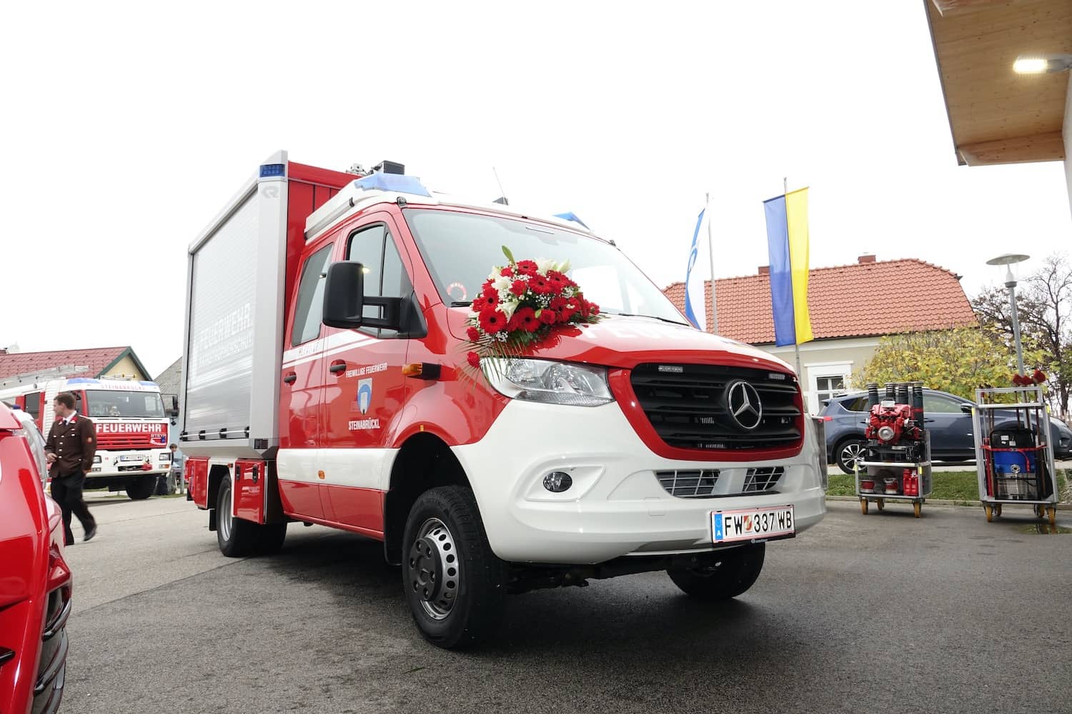 FF Steinabrückl: Segnung des Kommandanten- und Hilfeleistungsfahrzeug