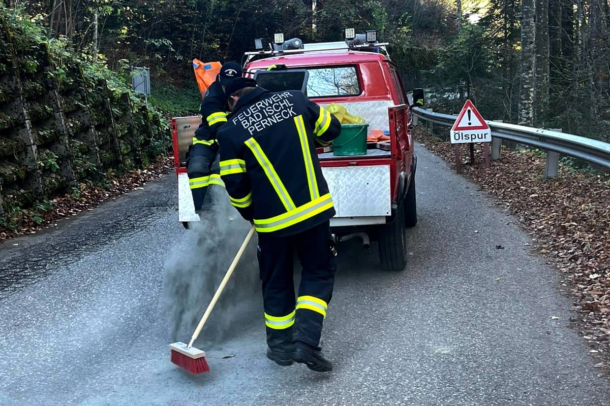 HFW Bad Ischl: Ölaustritt aus Traktor