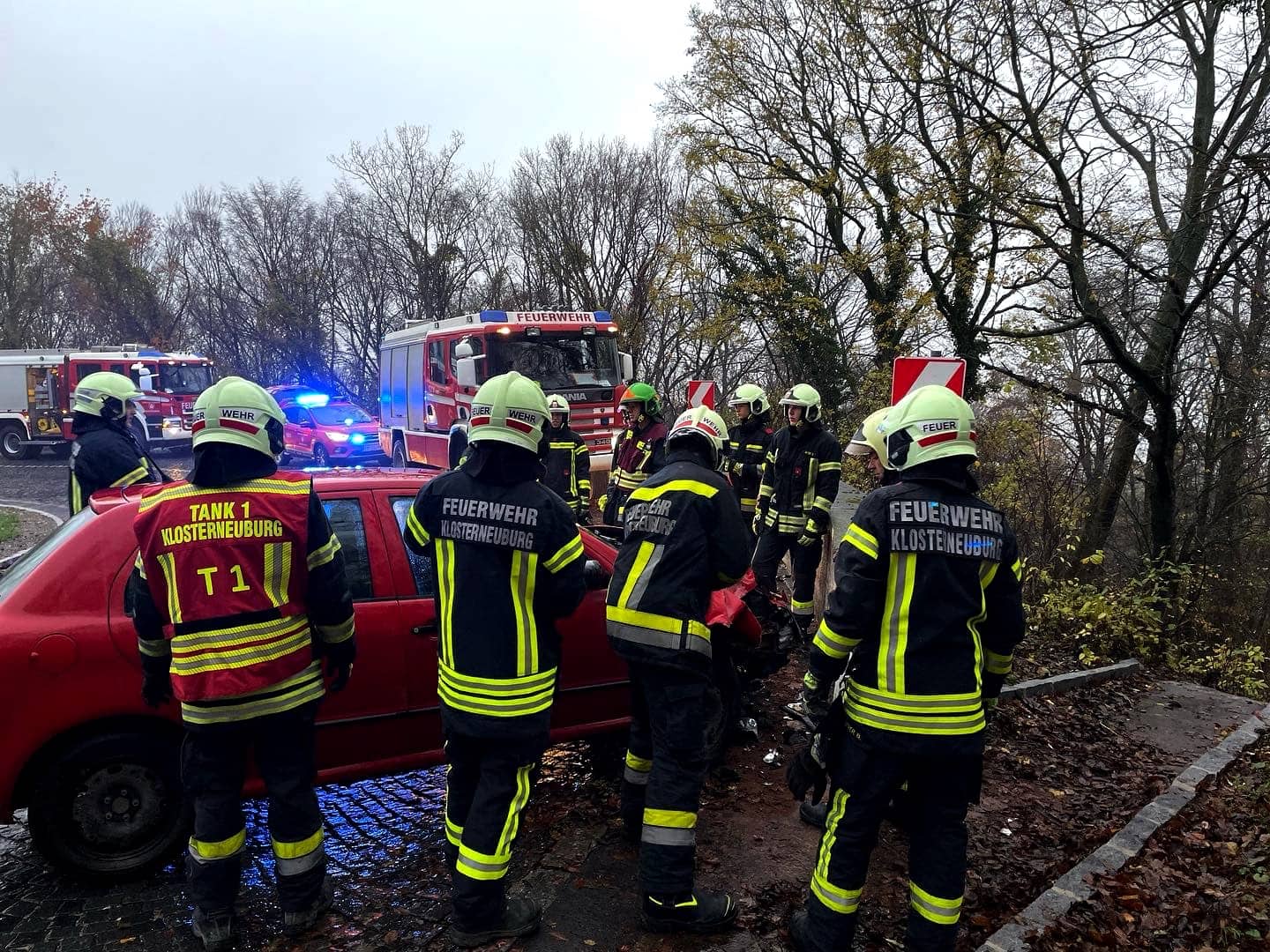 FF Klosterneuburg: Fahrzeugbergung nach Verkehrsunfall