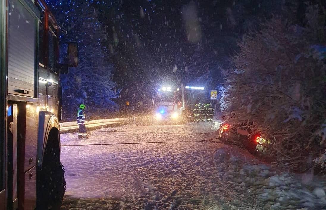 HFW Villach: PKW Bergung im dichten Schneefall