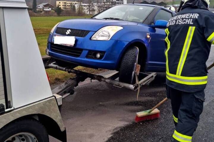 HFW Bad Ischl: Aufräumungsarbeiten nach Verkehrsunfall