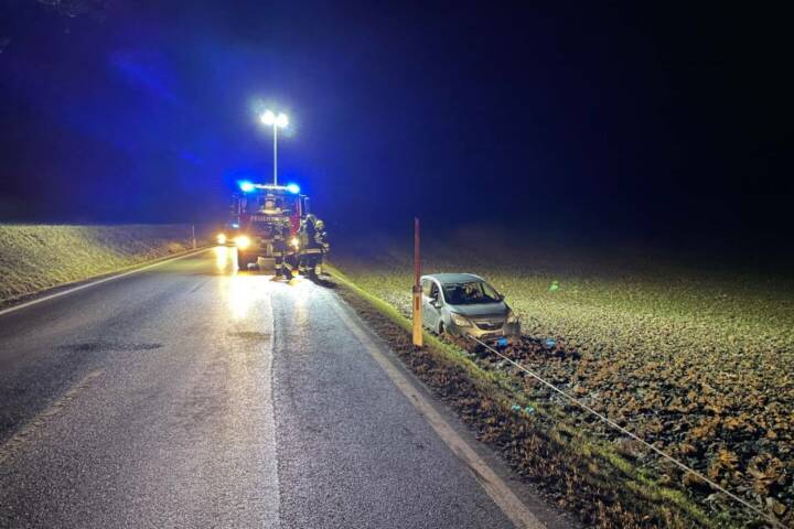 FF Statzendorf: Nächtliche Fahrzeugbergung