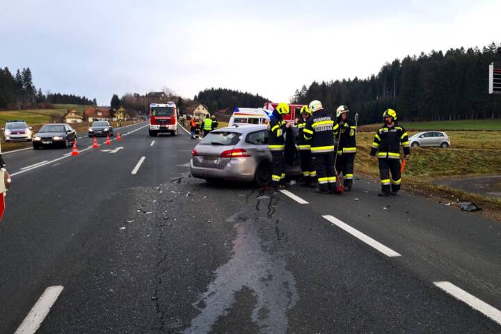 BFV Deutschlandsberg: Verkehrsunfall auf der B76