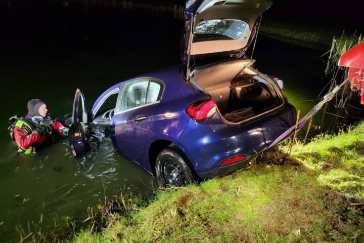 BFV Deutschlandsberg: Fahrzeugbergung aus Fischteich