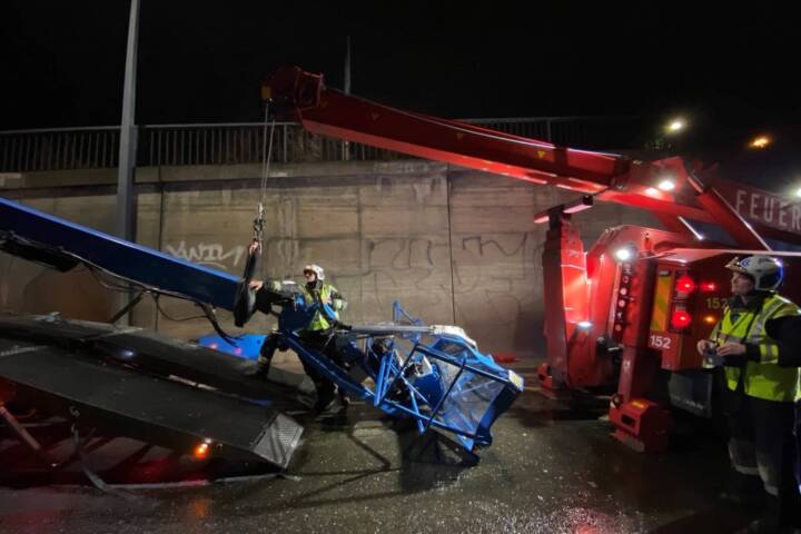 BF Wien: Lkw-Unfall im Frühverkehr